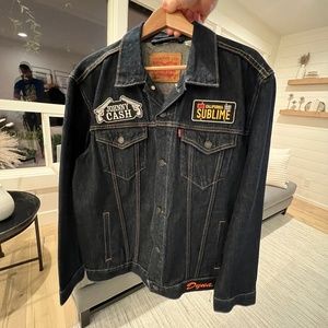 XL Levi‘s Trucker Jacket (customized with patches)